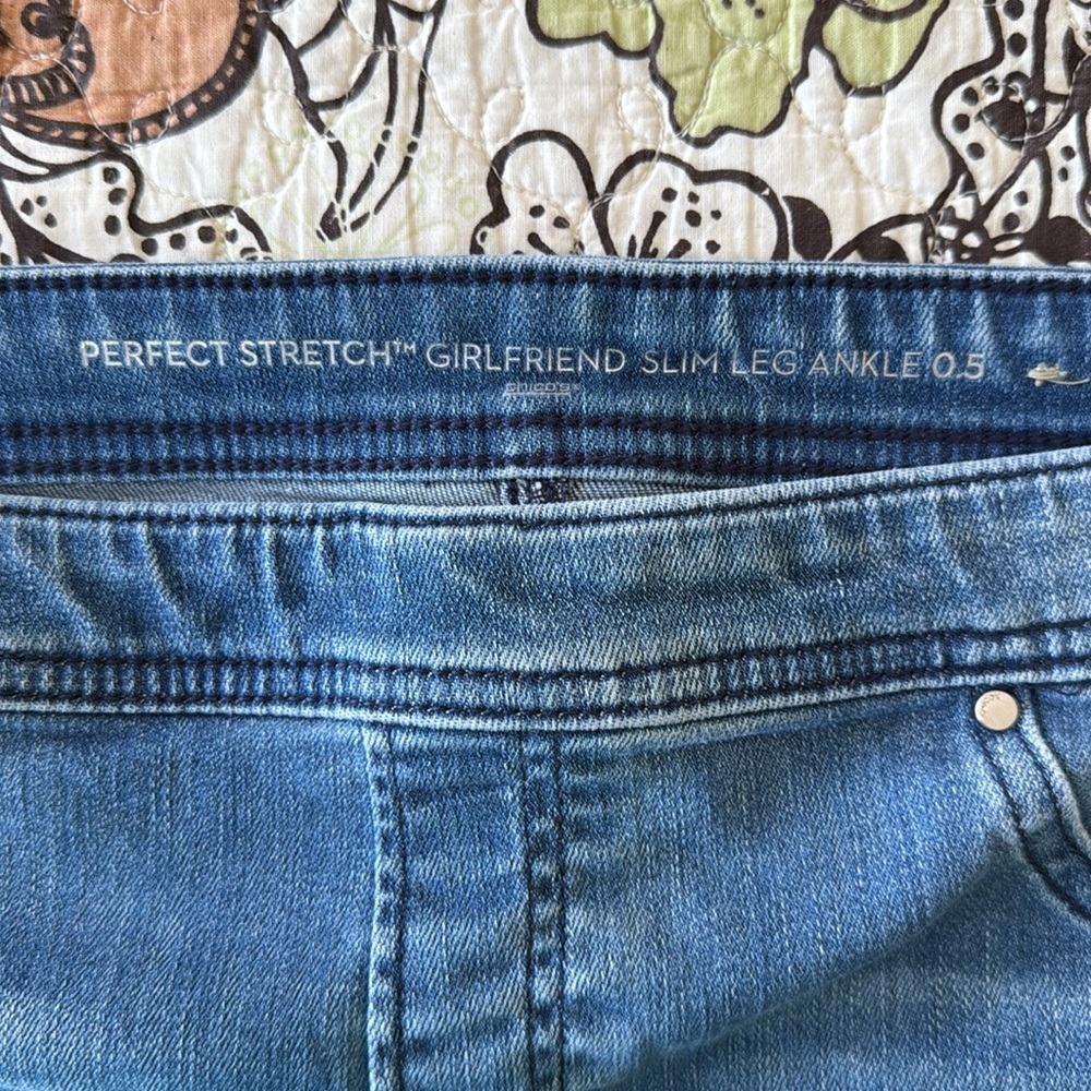 Chicos Perfect Stretch Embroidered Blue Women's Jeans size 0.5 - Picture 5 of 6